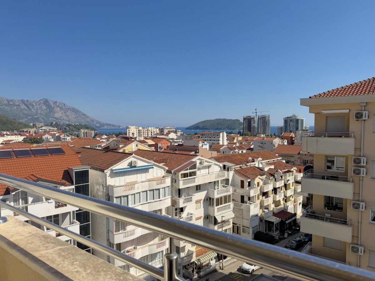 Jednosoban stan u jednoj od najtraženijih zgrada u Budvi – blizu kafića Garden, Budva